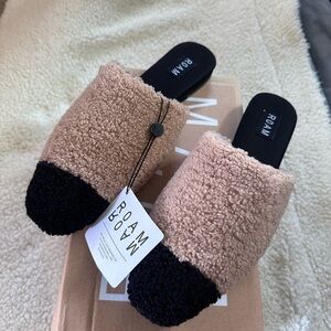 ROAM Fuzzy Cap Toe Mule with Faux Shearling 8 NIB